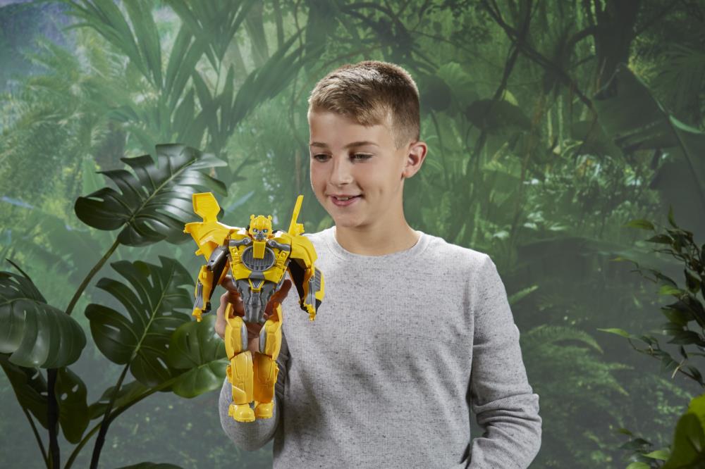 Transformers: Rise of the Beasts 2-in-1 Bumblebee Converting Mask Gallery Image 12