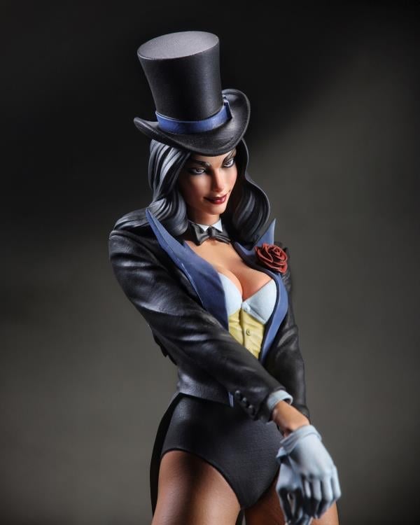 Cover Girls of the DC Universe Zatanna (J. Scott Campbell) 1/8 Scale Limited Edition Statue Gallery Image 6