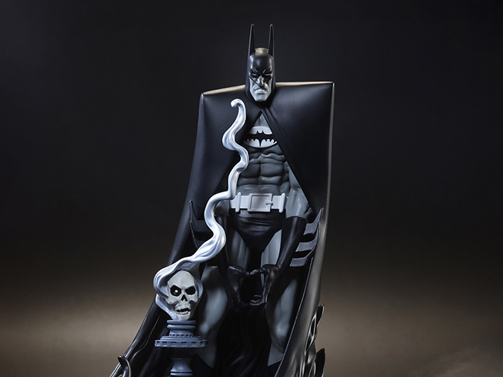 Batman Black & White Batman (Bill Sienkiewicz) 1/10 Scale Limited Edition Statue Gallery Image 1