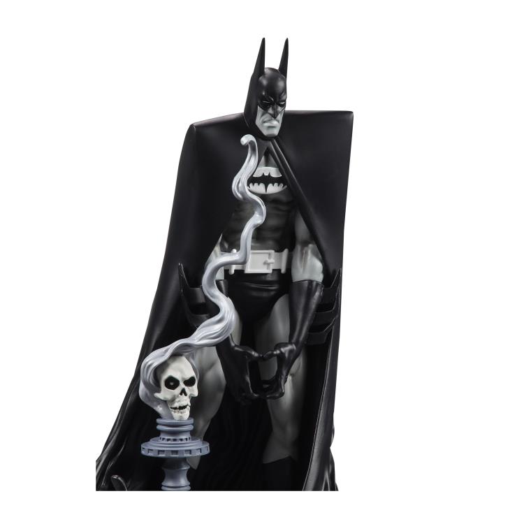 Batman Black & White Batman (Bill Sienkiewicz) 1/10 Scale Limited Edition Statue Gallery Image 11