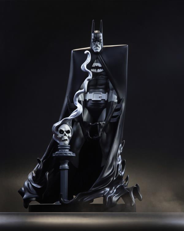 Batman Black & White Batman (Bill Sienkiewicz) 1/10 Scale Limited Edition Statue Gallery Image 6