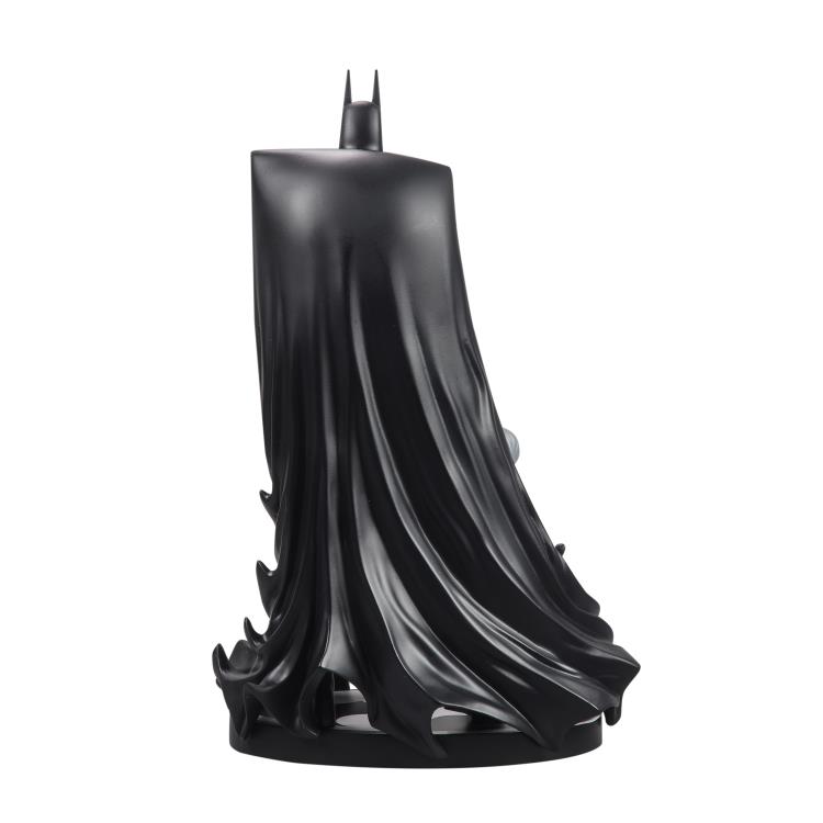 Batman Black & White Batman (Bill Sienkiewicz) 1/10 Scale Limited Edition Statue Gallery Image 9