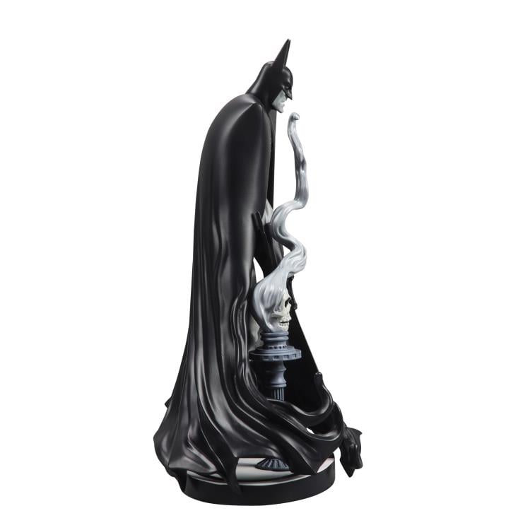 Batman Black & White Batman (Bill Sienkiewicz) 1/10 Scale Limited Edition Statue Gallery Image 10