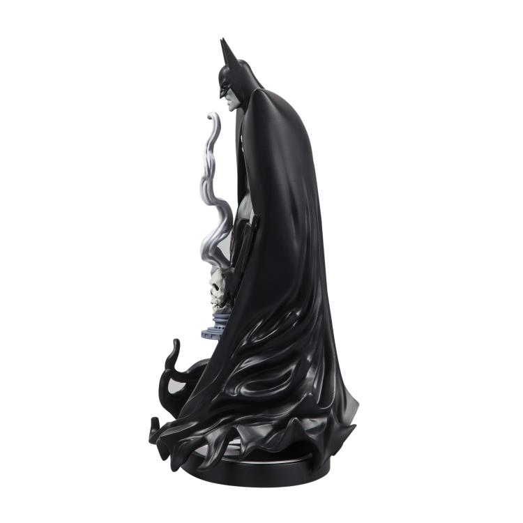 Batman Black & White Batman (Bill Sienkiewicz) 1/10 Scale Limited Edition Statue Gallery Image 8