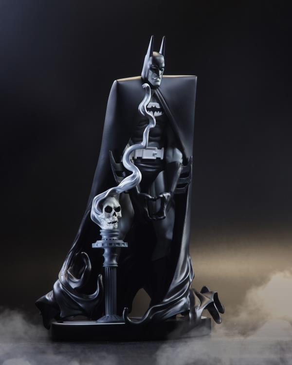 Batman Black & White Batman (Bill Sienkiewicz) 1/10 Scale Limited Edition Statue Gallery Image 4