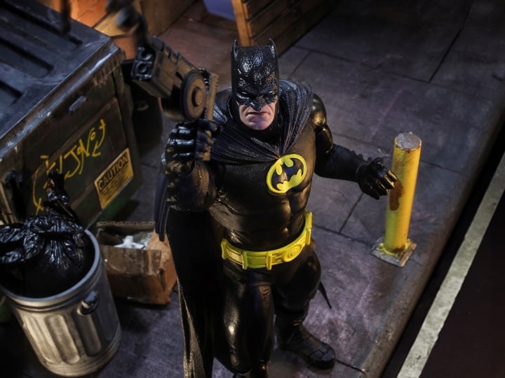 JLA DC Multiverse Batman Action Figure (Collect to Build: Plastic Man) Gallery Image 1
