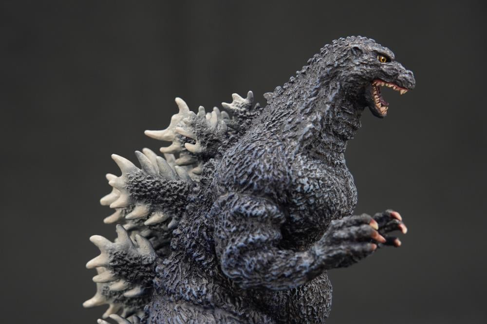GODZILLA Ver2【M】 Amazon.com: Bandai Tamashii Nations S.H. MonsterArts 2000