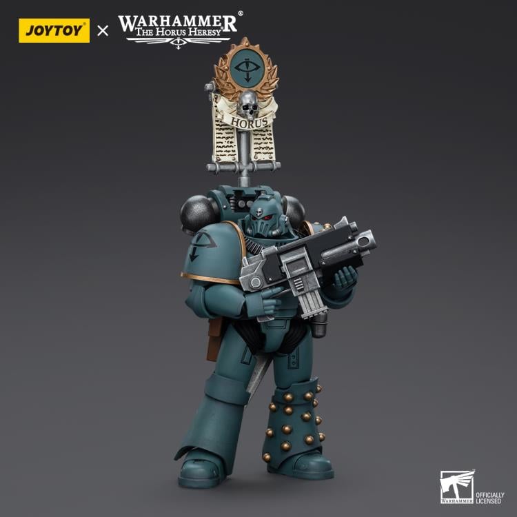 Warhammer: The Horus Heresy Sons of Horus MKIV Tactical Squad Legionary with Legion Vexilla 1/18 Scale Action Figure Gallery Image 4
