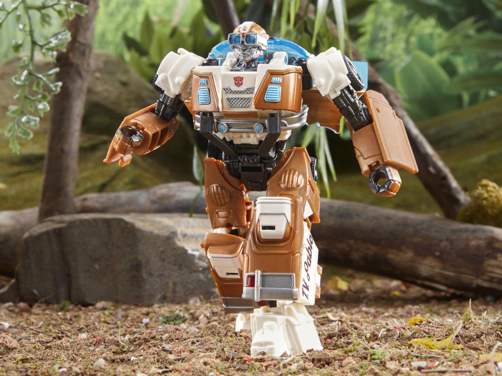 Transformers: Rise of the Beasts Wheeljack Exclusive Gallery Image 6