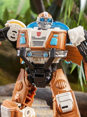 Transformers: Rise of the Beasts Wheeljack Exclusive Gallery Image 2