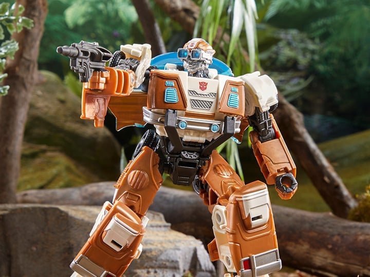 Transformers: Rise of the Beasts Wheeljack Exclusive Gallery Image 1