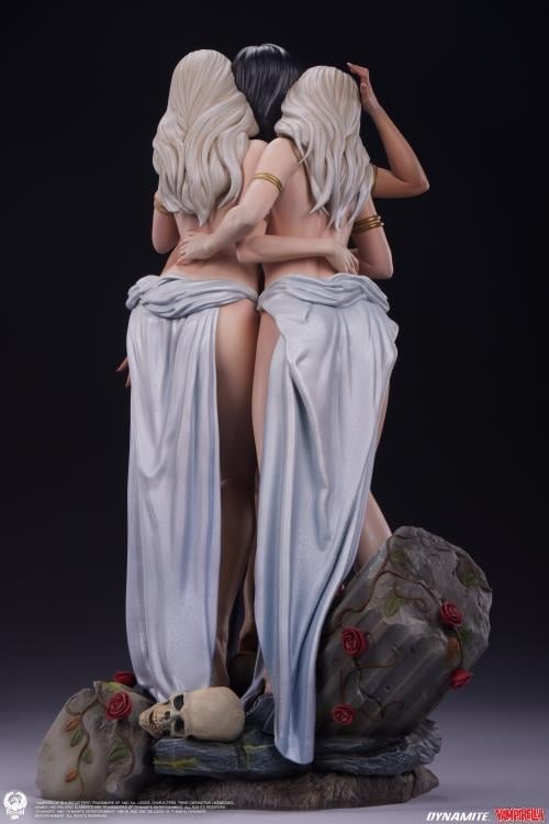 Vampirella Premier Series Vampirella 1/4 Scale Statue Gallery Image 7