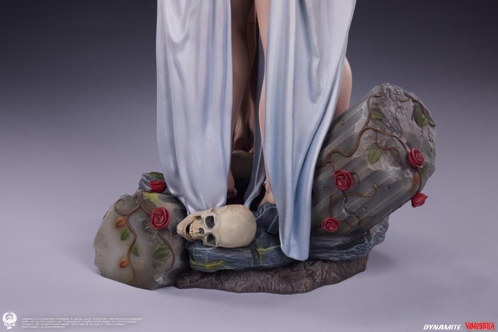 Vampirella Premier Series Vampirella 1/4 Scale Statue Gallery Image 17
