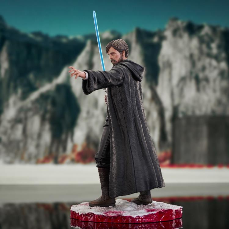 Star Wars: The Last Jedi Milestones Luke Skywalker (Crait) 1/6 Scale Limited Edition Statue Gallery Image 6
