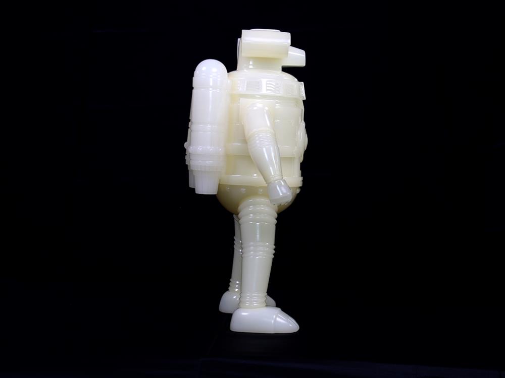 Ultraman Z Vinyl Odyssey Sevenger (Glow-in-the-Dark Ver.) Limited