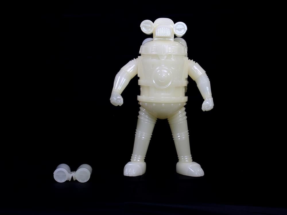 Ultraman Z Vinyl Odyssey Sevenger (Glow-in-the-Dark Ver.) Limited