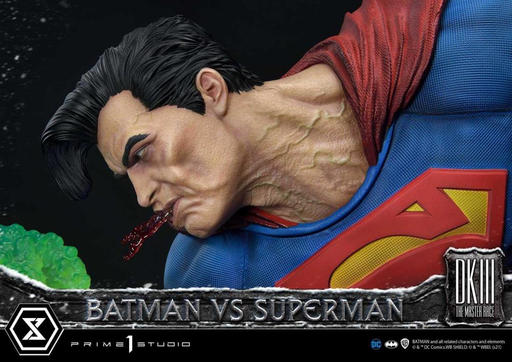 Batman: The Dark Knight Returns Ultimate Diorama Masterline Batman vs. Superman 1/3 Scale Statue Gallery Image 10