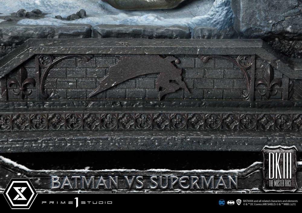 Batman: The Dark Knight Returns Ultimate Diorama Masterline Batman vs. Superman 1/3 Scale Statue Gallery Image 35