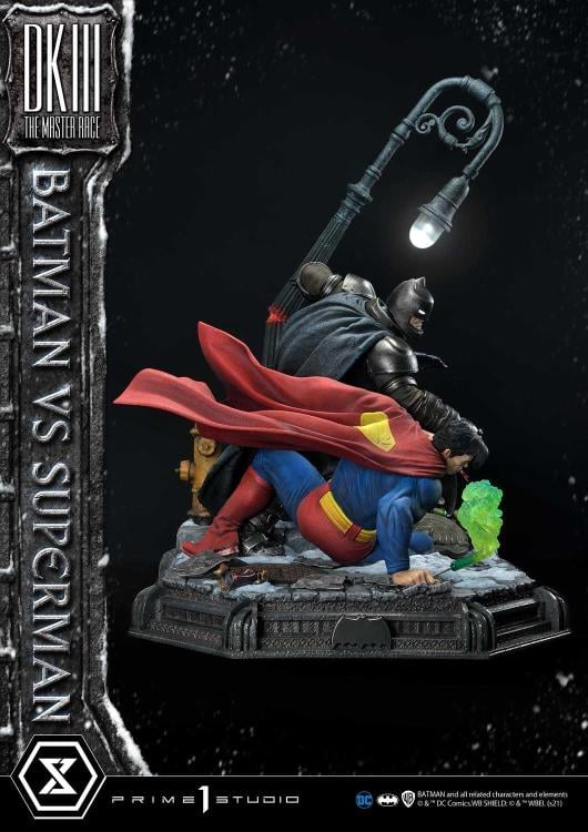 Batman: The Dark Knight Returns Ultimate Diorama Masterline Batman vs. Superman 1/3 Scale Statue Gallery Image 6