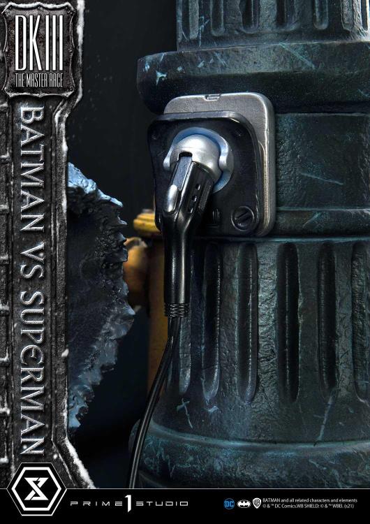 Batman: The Dark Knight Returns Ultimate Diorama Masterline Batman vs. Superman 1/3 Scale Statue Gallery Image 20