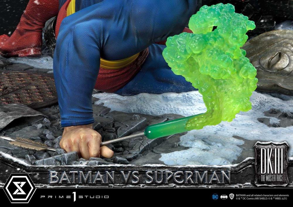 Batman: The Dark Knight Returns Ultimate Diorama Masterline Batman vs. Superman 1/3 Scale Statue Gallery Image 27