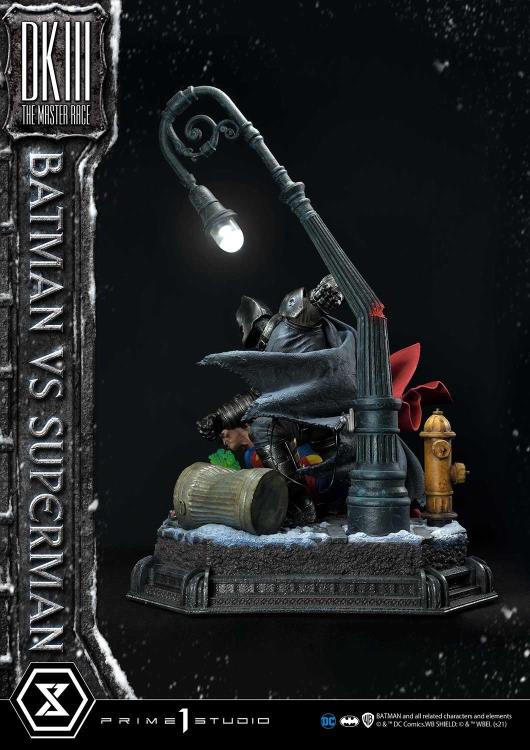 Batman: The Dark Knight Returns Ultimate Diorama Masterline Batman vs. Superman 1/3 Scale Statue Gallery Image 4