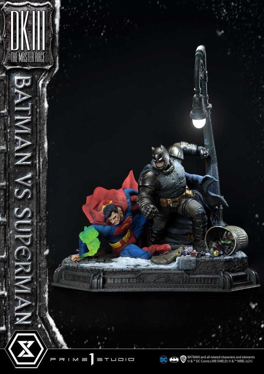 Batman: The Dark Knight Returns Ultimate Diorama Masterline Batman vs. Superman 1/3 Scale Statue Gallery Image 3