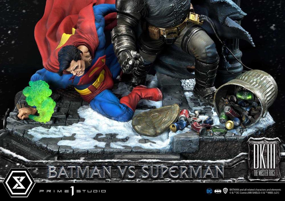 Batman: The Dark Knight Returns Ultimate Diorama Masterline Batman vs. Superman 1/3 Scale Statue Gallery Image 30