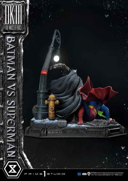 Batman: The Dark Knight Returns Ultimate Diorama Masterline Batman vs. Superman 1/3 Scale Statue Gallery Image 5