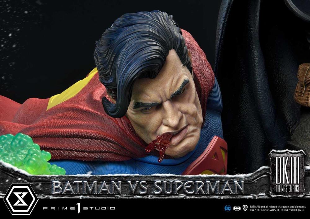Batman: The Dark Knight Returns Ultimate Diorama Masterline Batman vs. Superman 1/3 Scale Statue Gallery Image 12