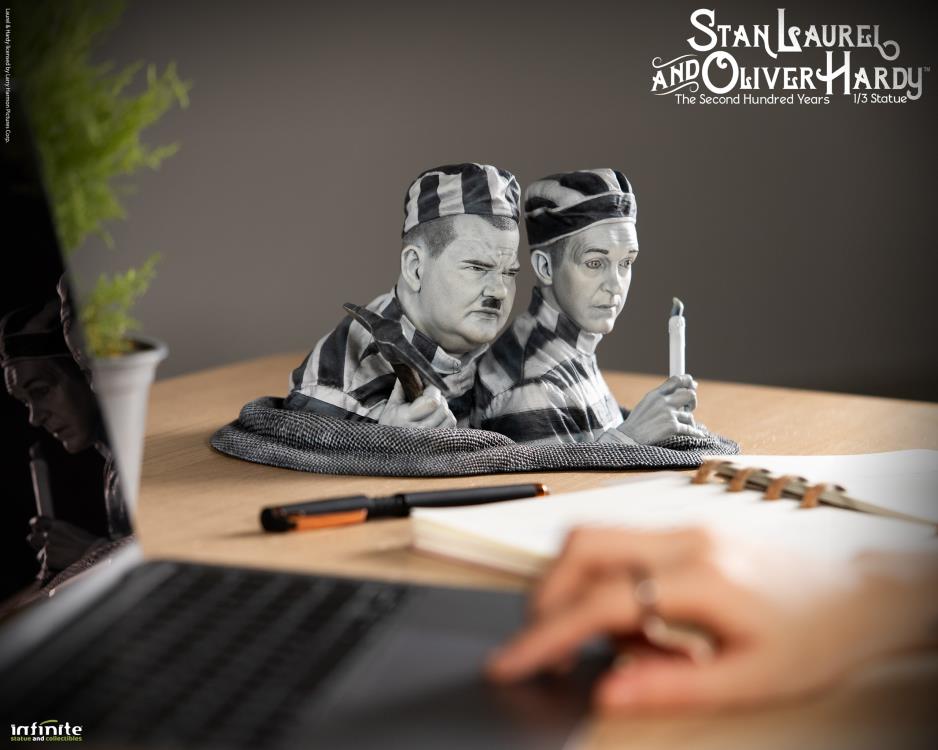 The Second 100 Years Stan Laurel and Oliver Hardy 1/3 Scale Statue Gallery Image 23