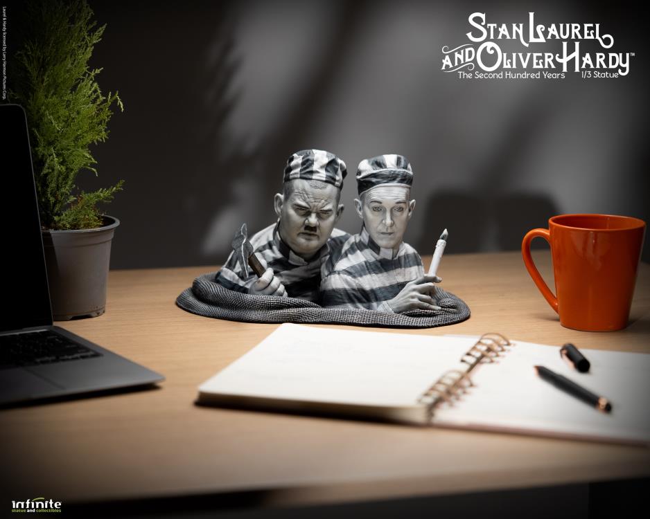 The Second 100 Years Stan Laurel and Oliver Hardy 1/3 Scale Statue Gallery Image 24