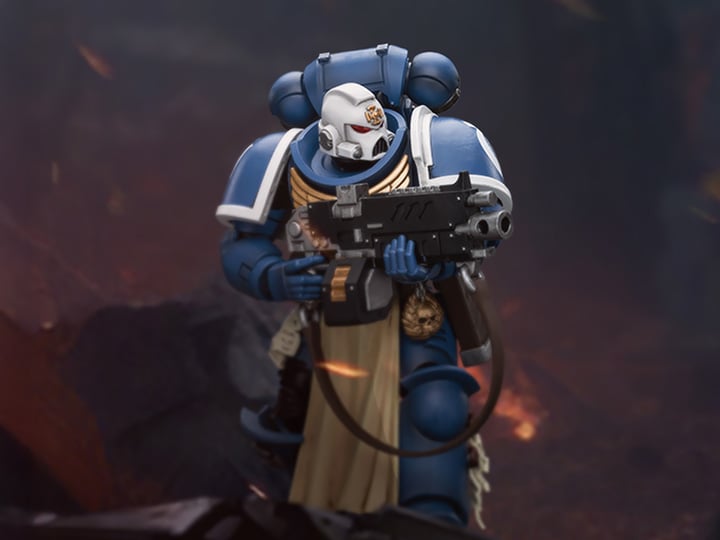 Warhammer 40K Ultramarines Sternguard Veteran with Auto Bolt Rifle 1/18 Scale Action Figure Gallery Image 1