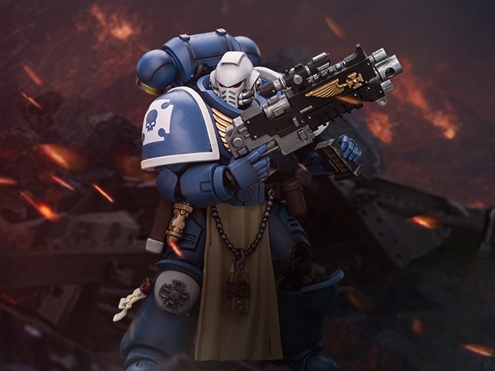 Warhammer 40K Ultramarines Sternguard Veteran with Bolt Rifle 1/18 Scale Action Figure Gallery Image 1