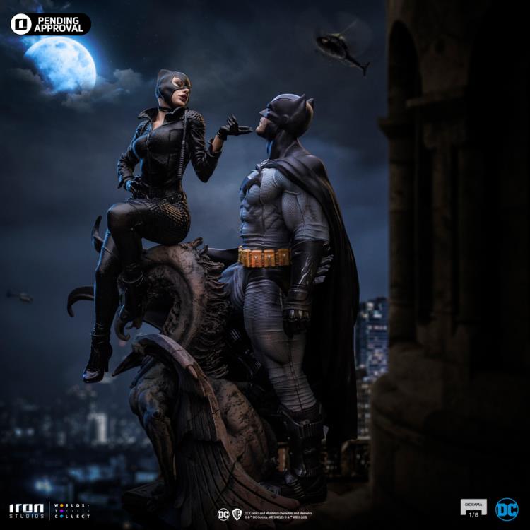 DC Comics Batman and Catwoman 1/6 Scale Limited Edition Diorama Gallery Image 3
