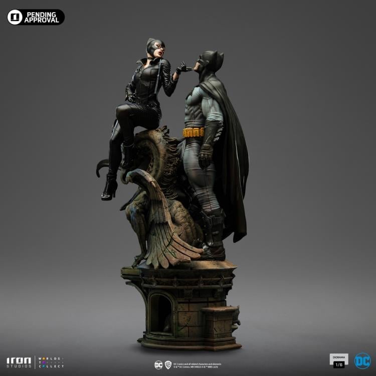 DC Comics Batman and Catwoman 1/6 Scale Limited Edition Diorama Gallery Image 18