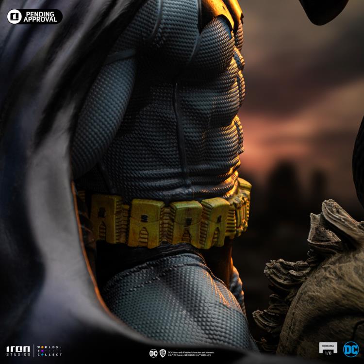 DC Comics Batman and Catwoman 1/6 Scale Limited Edition Diorama Gallery Image 10
