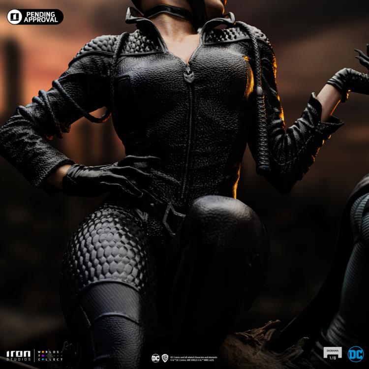 DC Comics Batman and Catwoman 1/6 Scale Limited Edition Diorama Gallery Image 12