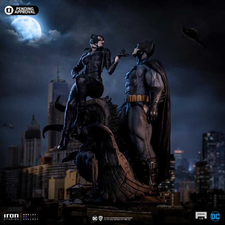 DC Comics Batman and Catwoman 1/6 Scale Limited Edition Diorama Gallery Image 4