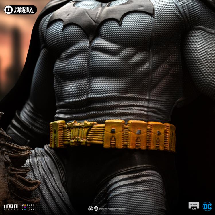 DC Comics Batman and Catwoman 1/6 Scale Limited Edition Diorama Gallery Image 9