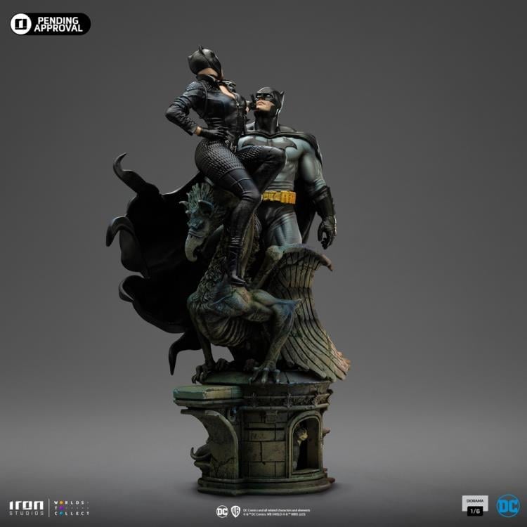 DC Comics Batman and Catwoman 1/6 Scale Limited Edition Diorama Gallery Image 17