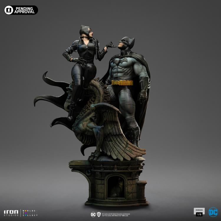 DC Comics Batman and Catwoman 1/6 Scale Limited Edition Diorama Gallery Image 16