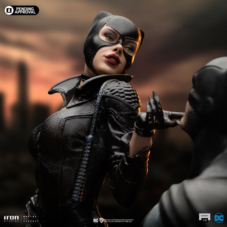 DC Comics Batman and Catwoman 1/6 Scale Limited Edition Diorama Gallery Image 11