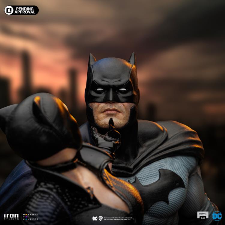 DC Comics Batman and Catwoman 1/6 Scale Limited Edition Diorama Gallery Image 8