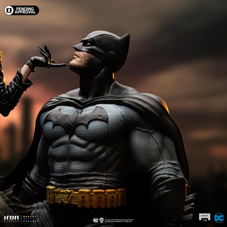 DC Comics Batman and Catwoman 1/6 Scale Limited Edition Diorama Gallery Image 7
