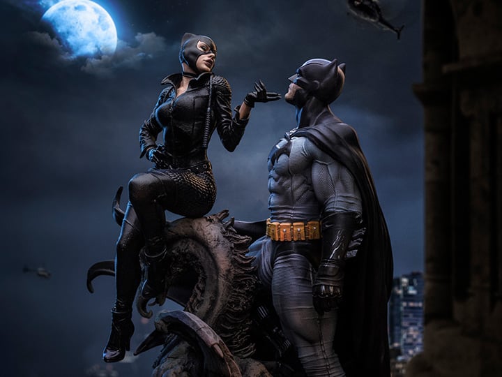 DC Comics Batman and Catwoman 1/6 Scale Limited Edition Diorama Gallery Image 1