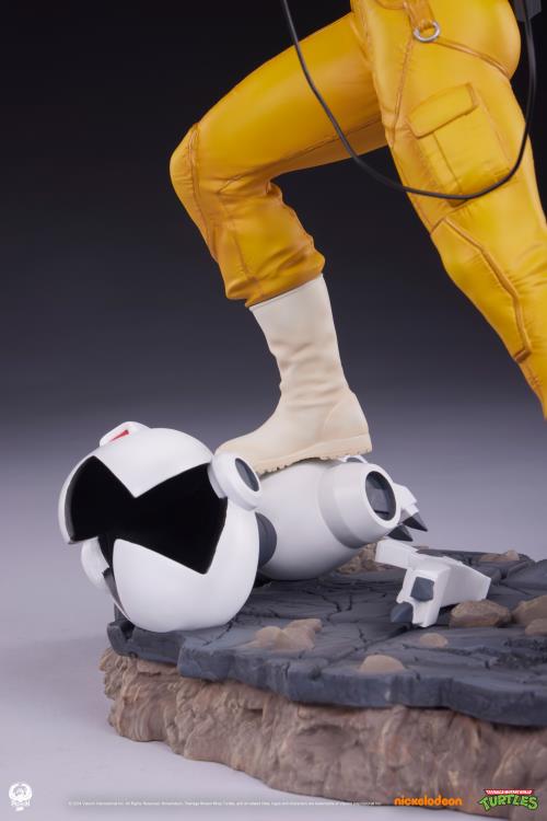 Teenage Mutant Ninja Turtles Premier Series April O'Neil 1/4 Scale Statue Gallery Image 27