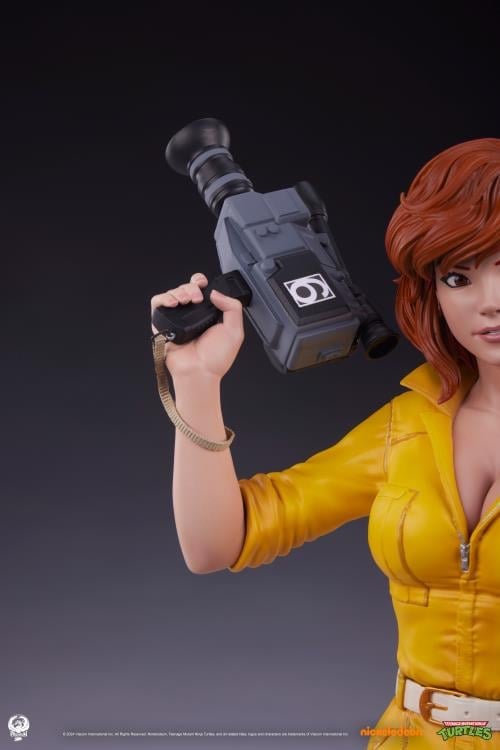 Teenage Mutant Ninja Turtles Premier Series April O'Neil 1/4 Scale Statue Gallery Image 20