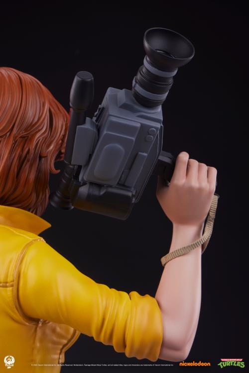 Teenage Mutant Ninja Turtles Premier Series April O'Neil 1/4 Scale Statue Gallery Image 24