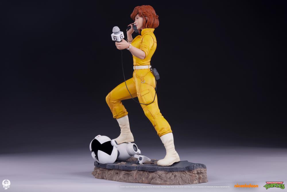 Figurine Tortue Ninja - April O Neil + Accessoires - 12 cm